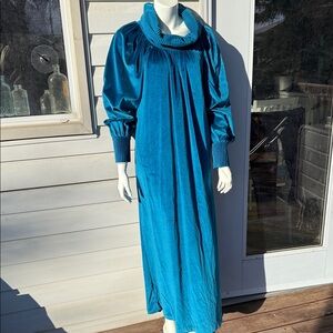 Vintage 1970s MORSAM made in Canada Teal Long Sleeve Maxi night wear